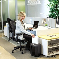 Шредер Fellowes PowerShred LX41 черный (секр.P-4)/перекрестный/8лист./17лтр./скрепки/скобы/пл.карты